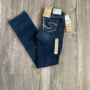 NWT Silver Aiko Joga Jeans. Mid rise, slim boot cut size 26 length 33.